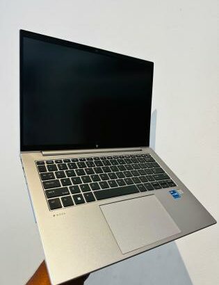 Laptop Hp Zbook Firefly G10 Mobile Workstation 14” i7 13th 16GB RAM 256GB SSD