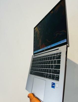 Laptop Hp Zbook Firefly G10 Mobile Workstation 14” i7 13th 16GB RAM 256GB SSD