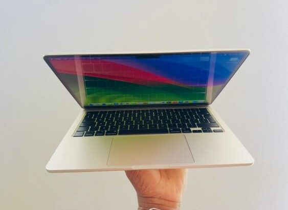 MacBook Air 2022 13.6” M2 8GB RAM 256GB SSD