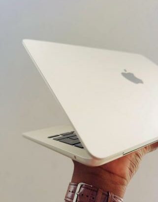 MacBook Air 2022 13.6” M2 8GB RAM 256GB SSD