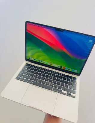 MacBook Air 2022 13.6” M2 8GB RAM 256GB SSD