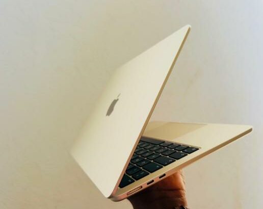 MacBook Air 2022 13.6” M2 8GB RAM 256GB SSD