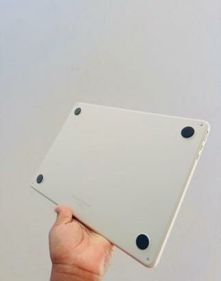 MacBook Air 2022 13.6” M2 8GB RAM 256GB SSD