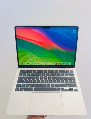 MacBook Air 2022 13.6” M2 8GB RAM 256GB SSD