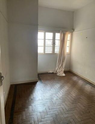 Vende se apartamento espaçoso tipo 2 no bairro alto mae Av Marien Ngouabi