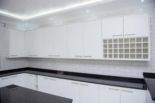 Vende-se T3+1 por estrear no centro da cidade de Matola