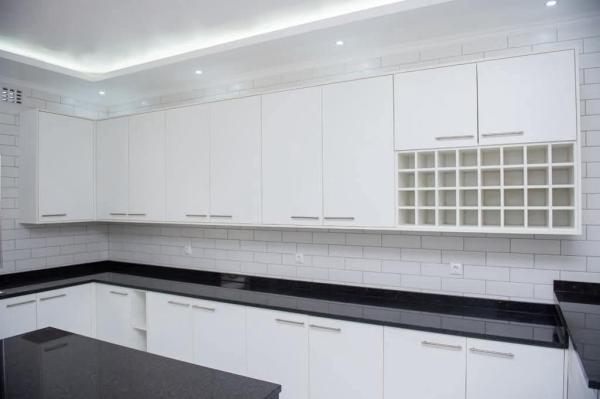 Vende-se T3+1 por estrear no centro da cidade de Matola