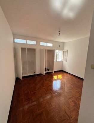 Vende-se T3 espaçosa no Jardim