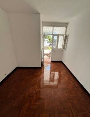 Vende-se T3 espaçosa no Jardim