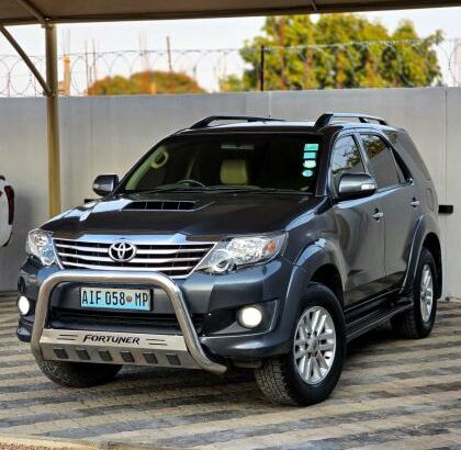 Toyota Fortuner novinho aproveita