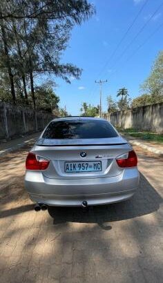 BMW 320i 2009 com Sunroof