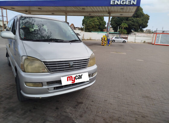 Toyota Regius 1999