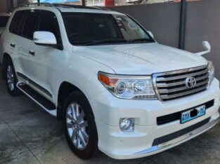 Toyota Land Cruiser VX 2013