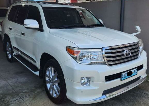Toyota Land Cruiser VX 2013