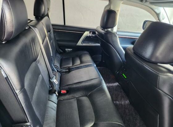 Toyota Land Cruiser VX 2013