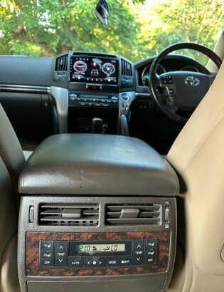Toyota Land Cruiser V8 2013