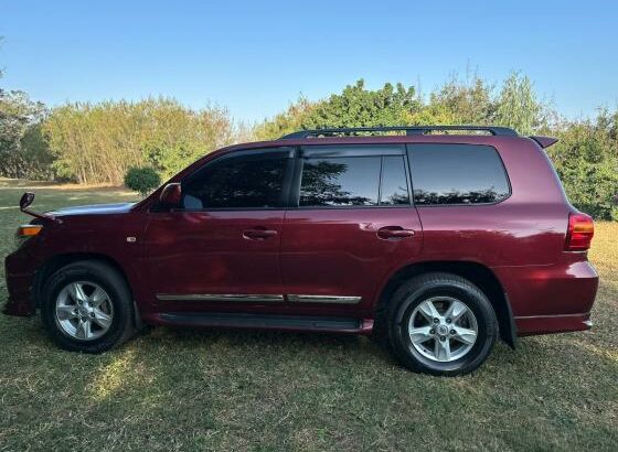 Toyota Land Cruiser V8 2013