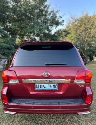 Toyota Land Cruiser V8 2013