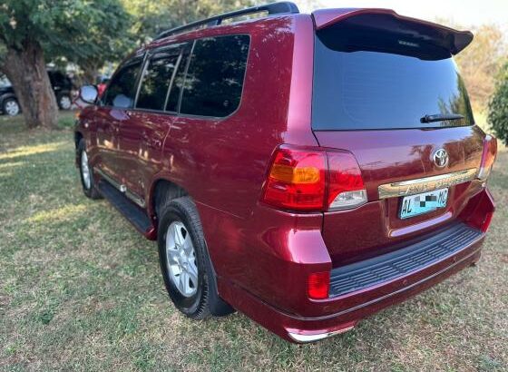 Toyota Land Cruiser V8 2013