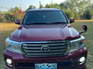 Toyota Land Cruiser V8 2013