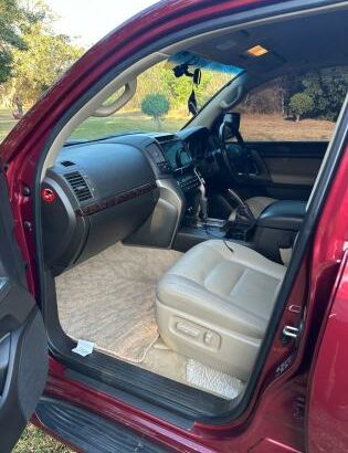 Toyota Land Cruiser V8 2013