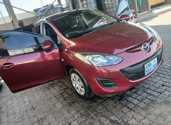 VENDO ESTA VIATUTA MAZDA DEMIO 2011nDIRECTAMENTE COM O PROPRIETÁRIO