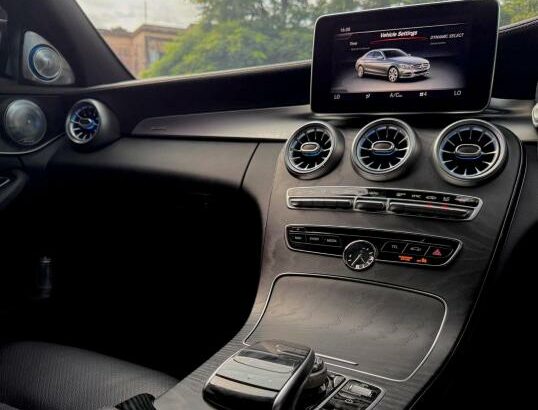 Mercedes-Benz | C220 | 2016 | Recém-importado