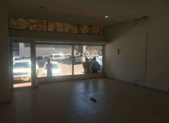 Vende se estabelecimento commercial loja, espaçosa no bairro polana cimento avenida Julius nherere