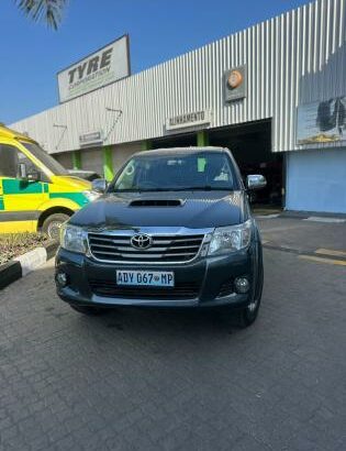 Toyota | Hilux D-4D | 2014 | Manual | Diesel | 4×4