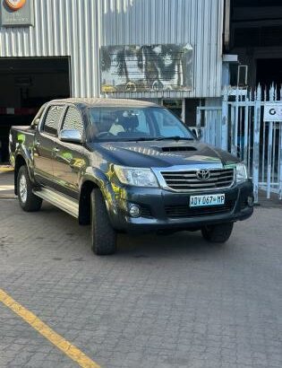 Toyota | Hilux D-4D | 2014 | Manual | Diesel | 4×4