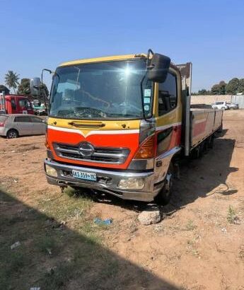 Vendo Camião Hino 9 toneladas