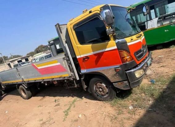 Vendo Camião Hino 9 toneladas