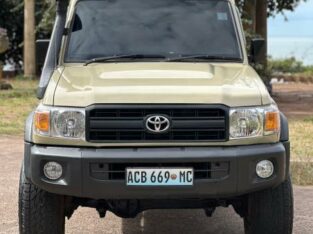 Toyota | Land Cruiser HZ | 2014 | Gasolina | 4×4