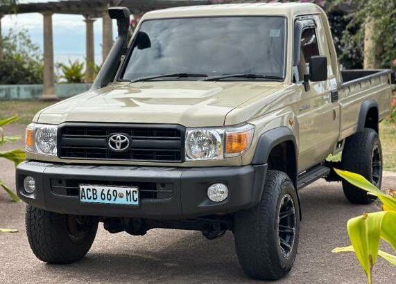 Toyota | Land Cruiser HZ | 2014 | Gasolina | 4×4
