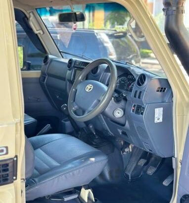 Toyota | Land Cruiser HZ | 2014 | Gasolina | 4×4