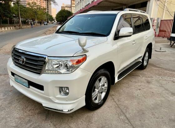 Toyota Land Cruiser V8 Modelo 2014 Recém importado