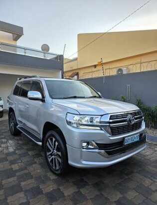 Toyota | Land Cruiser VX | 2012 | Diesel | Recém-importada 🎁