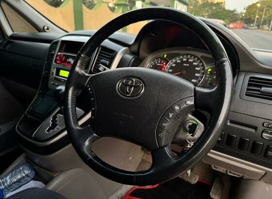 Toyota | Alphard | 2006 | Automático | 08 Lugares