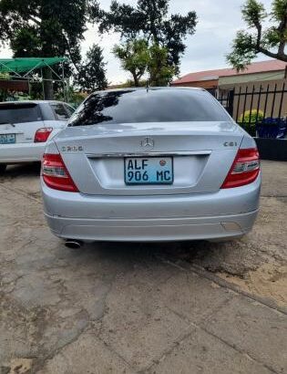 Mercedes-Benz C200 2010 – Impecável