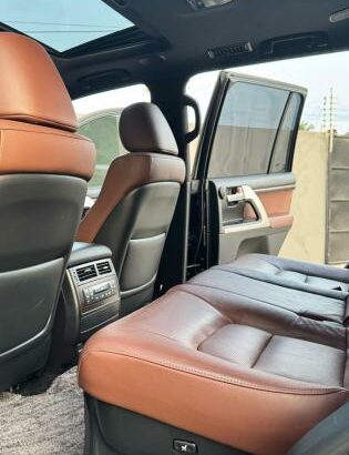 Toyota | Land Cruiser ZX | 2017 | Recém-importada