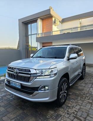 Toyota | Land Cruiser VX | 2013 | Diesel | 4×4 | Recém-importada 🎁