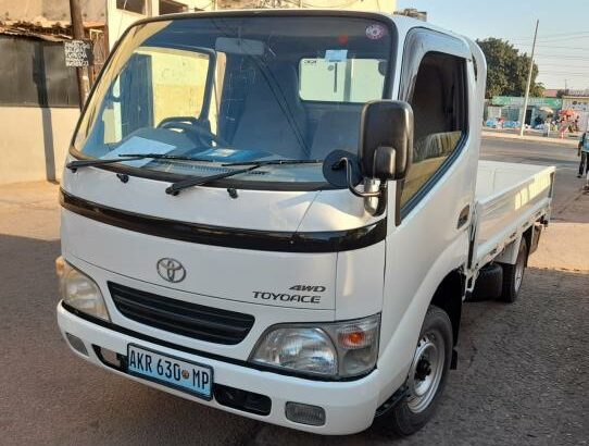 Toyota | Toyoace | 2kd | 4WD | Recém-importada