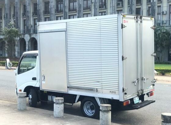 Toyota | Hino Dutro com contentor | Recém-importada 🎁