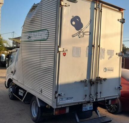 Toyota | Hino Dutro | Com contentor | Recém-importada