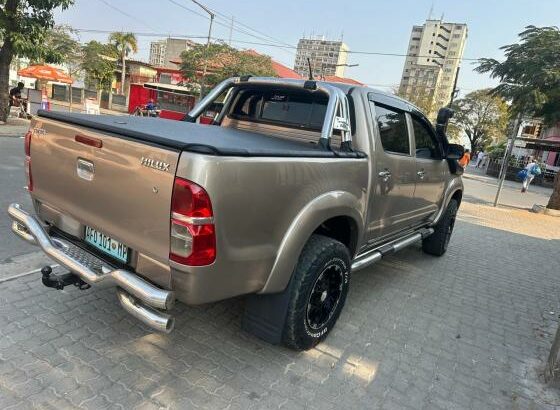 Toyota | Hilux D-4D | 2010 | Manual | 3.0 | Difflocker