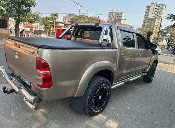 Toyota | Hilux D-4D | 2010 | Manual | 3.0 | Difflocker