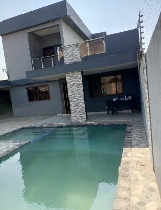 Vende-se esta Moradia, tipo4 no bairro de laulane