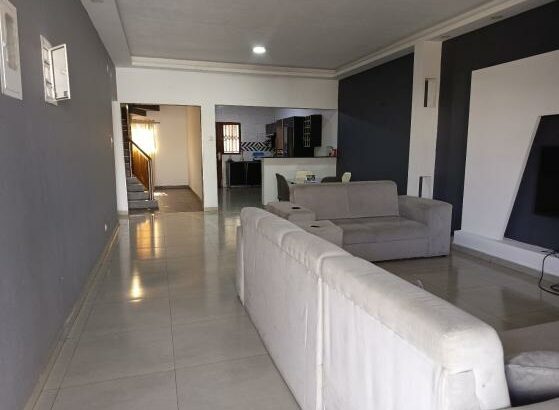 Vende-se esta Moradia, tipo4 no bairro de laulane