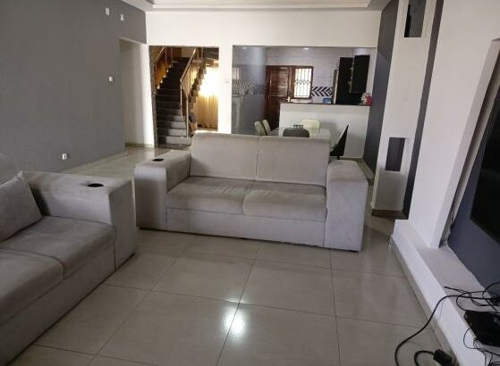 Vende-se esta Moradia, tipo4 no bairro de laulane