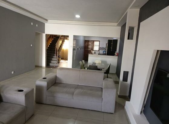 Vende-se esta Moradia, tipo4 no bairro de laulane